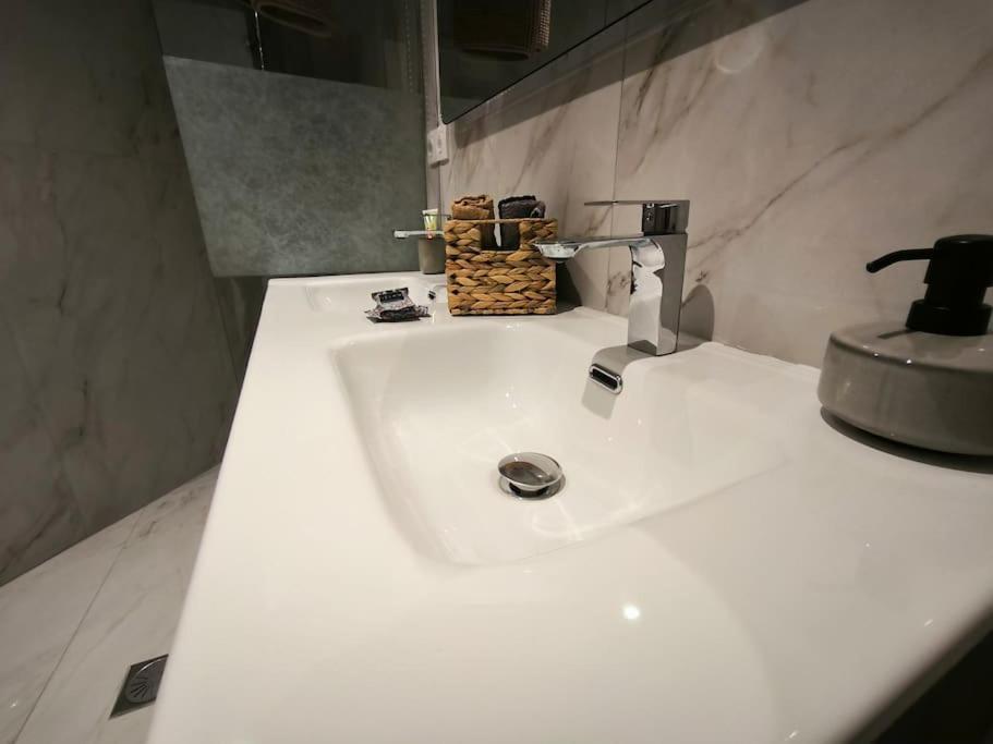 Floral Home 2 - 1St Floor Apt With Private Parking! Atenas Exterior foto
