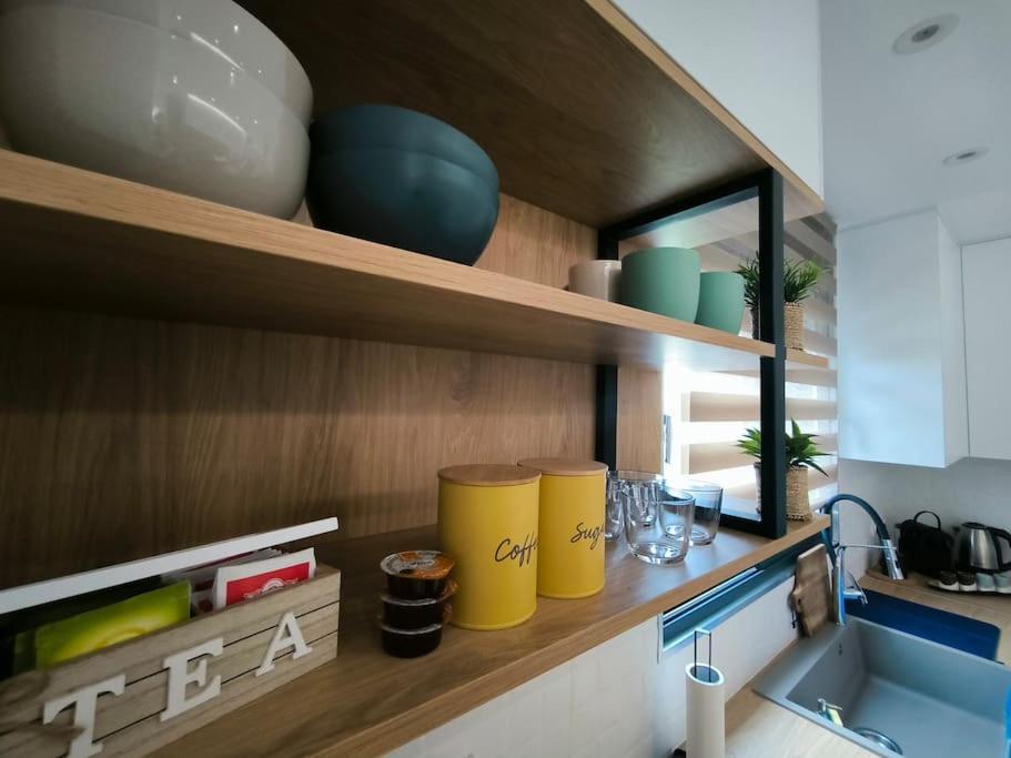 Floral Home 2 - 1St Floor Apt With Private Parking! Atenas Exterior foto