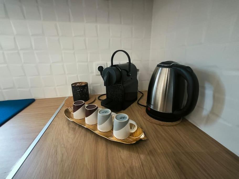 Floral Home 2 - 1St Floor Apt With Private Parking! Atenas Exterior foto