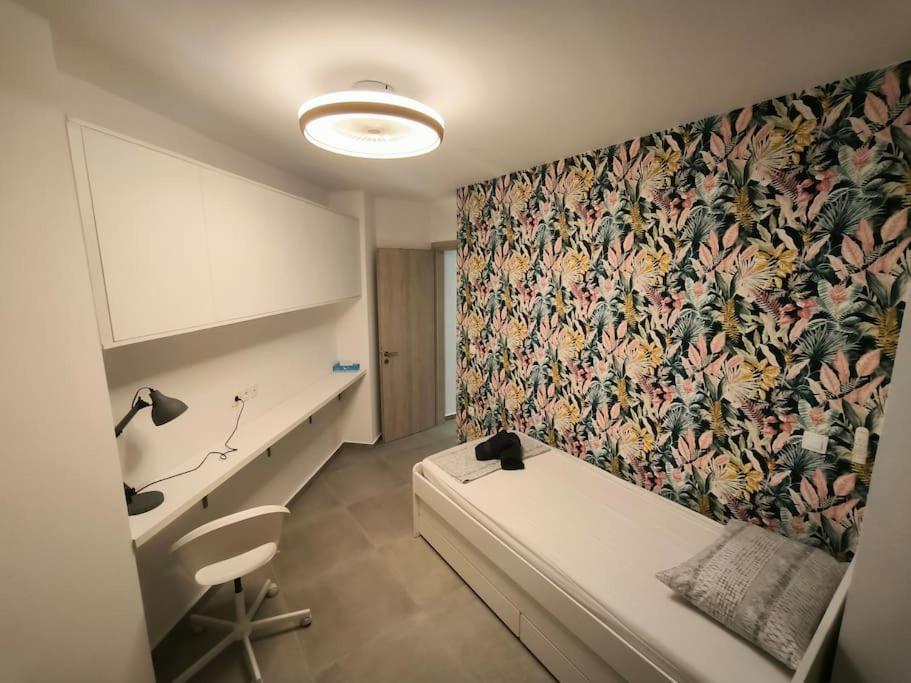 Floral Home 2 - 1St Floor Apt With Private Parking! Atenas Exterior foto