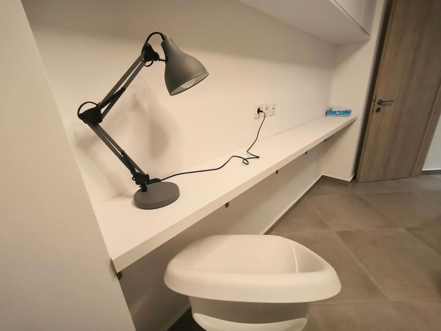 Floral Home 2 - 1St Floor Apt With Private Parking! Atenas Exterior foto