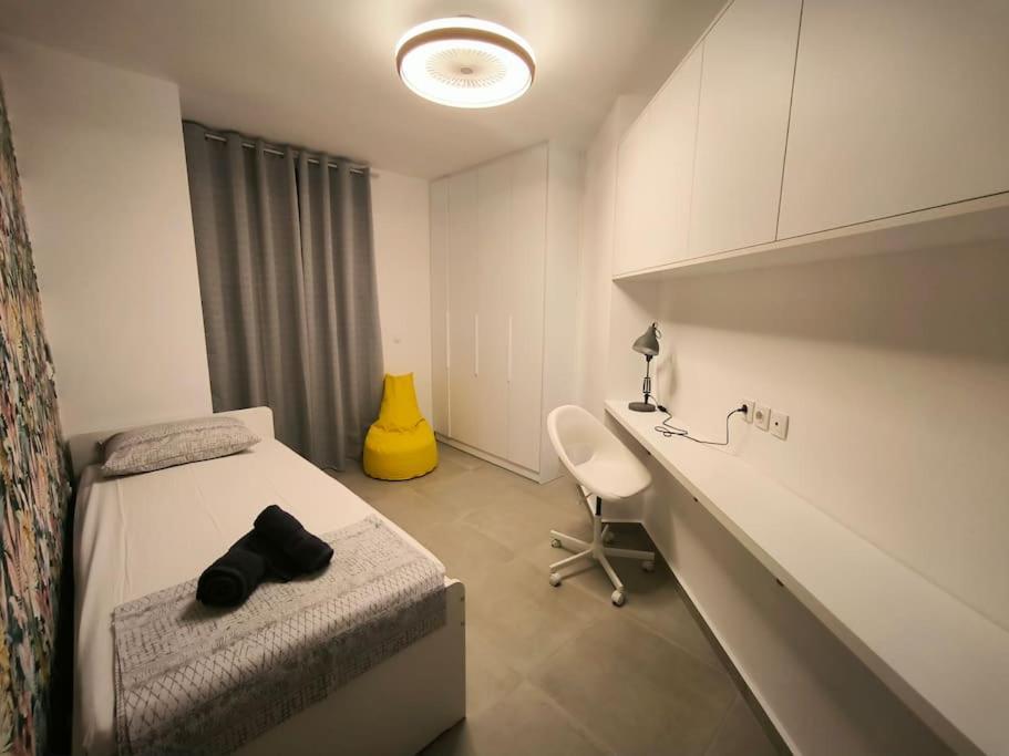 Floral Home 2 - 1St Floor Apt With Private Parking! Atenas Exterior foto