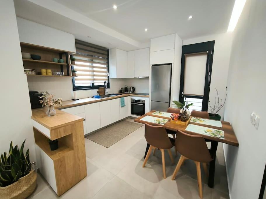 Floral Home 2 - 1St Floor Apt With Private Parking! Atenas Exterior foto